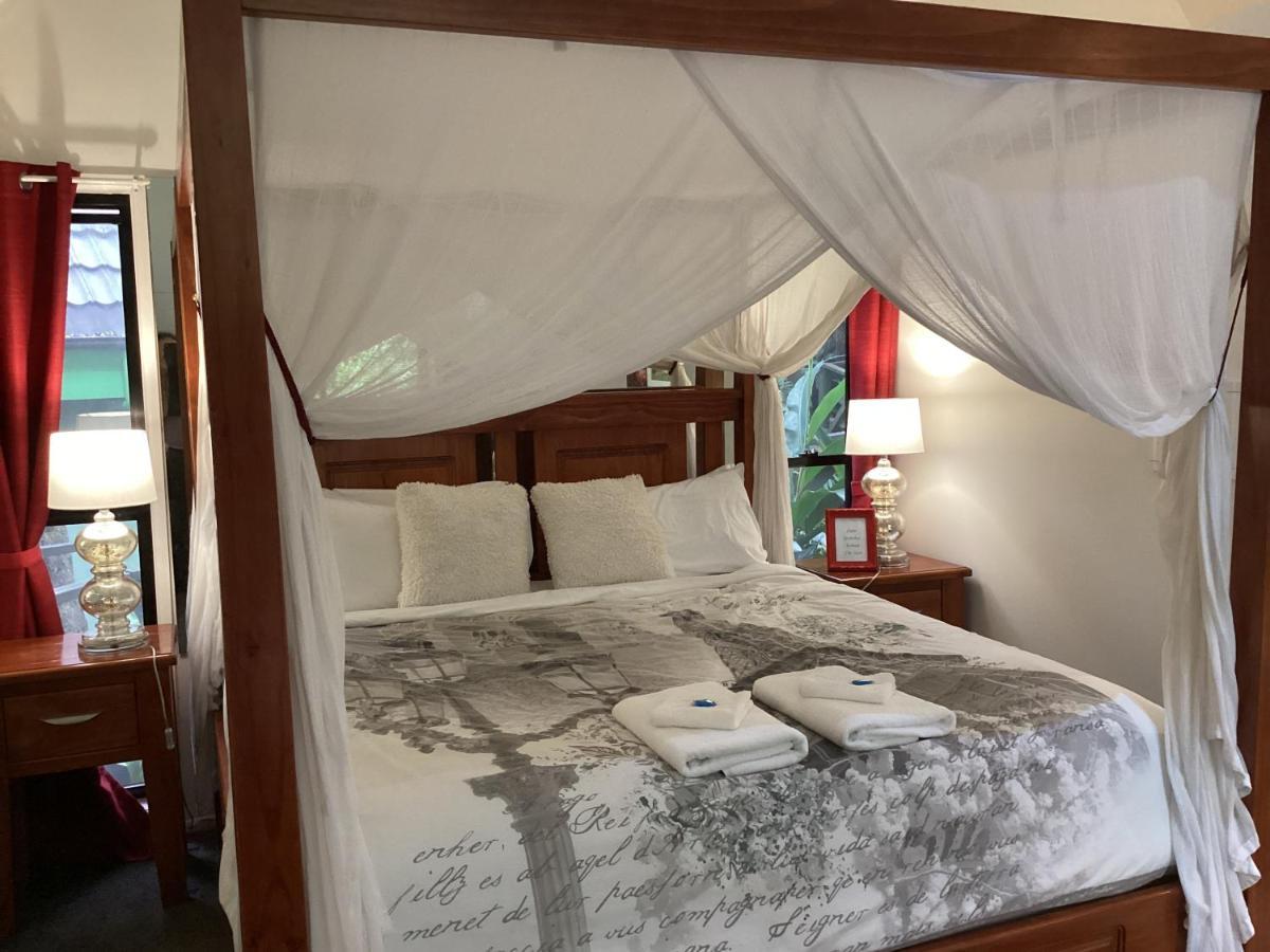 Chalet On Gallery Walk - King Bed, Spa, Fireplace, Wifi & Netflix, Linger A While 谭伯连山 外观 照片